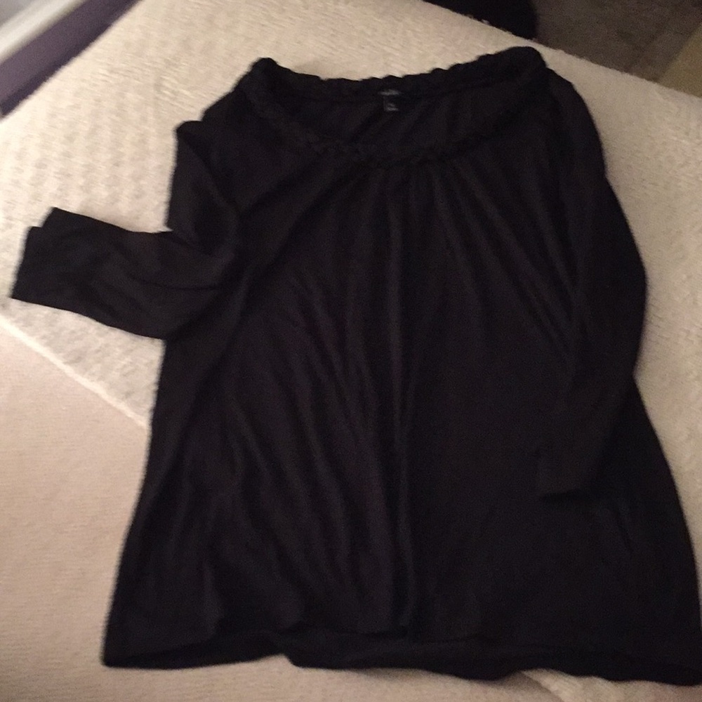 So soft blouse with braided look around the neck